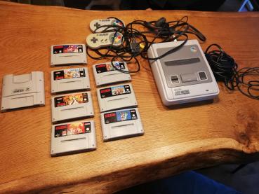 Super Nintendo Set incl 2 Controller, Kabeln, Game Boy Adapter und 7 Spielen(Super Mario Kart, Yoshis Island, Lucky Luke, Super Mario World, Aladdin,König der Löwen und Asterix & Obelix)
